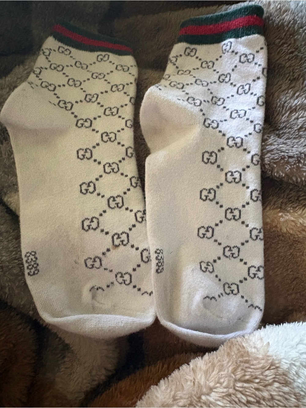 Gucci White Ankle Socks with Green & Red Striped Cuff
